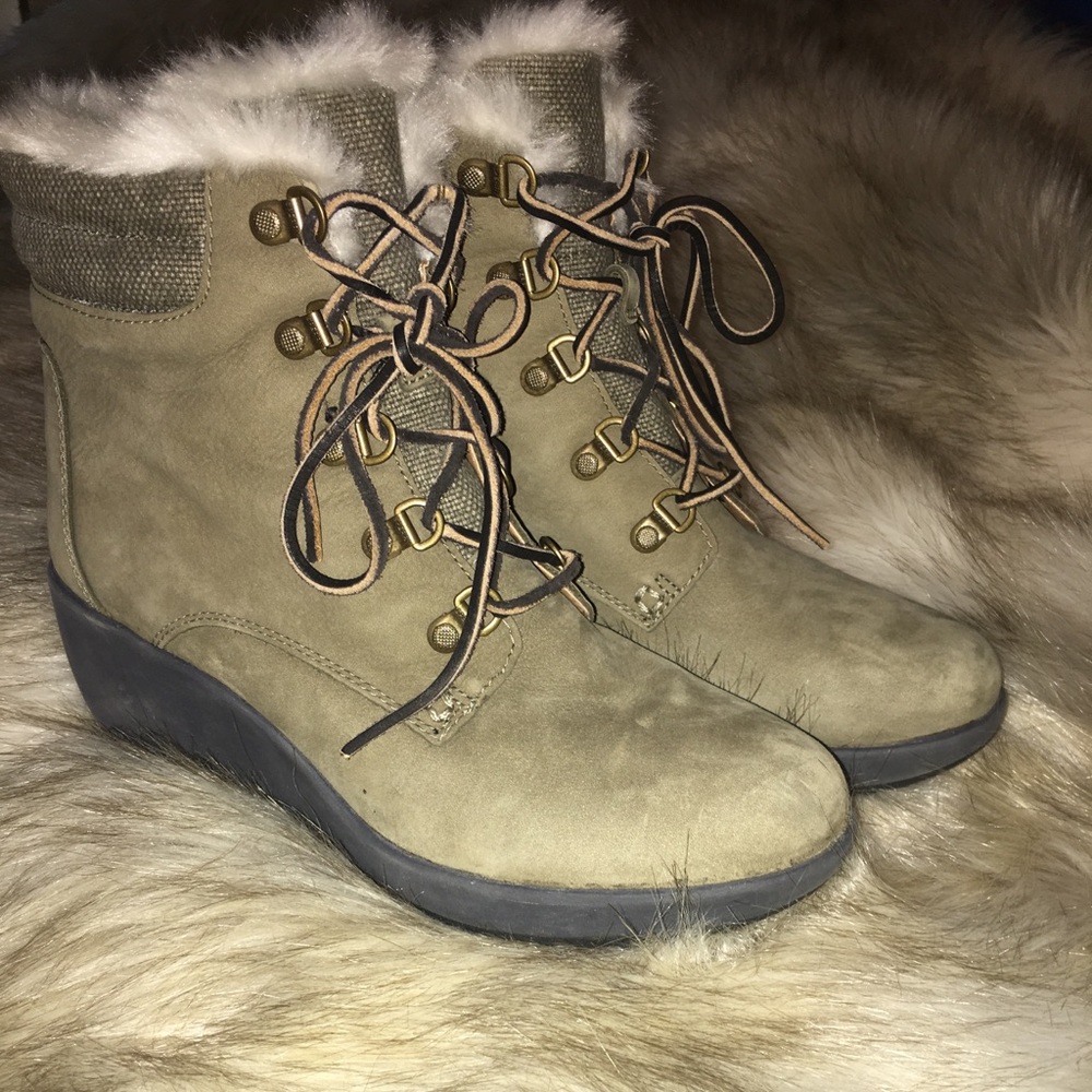 Olive green Sperry boots!✨